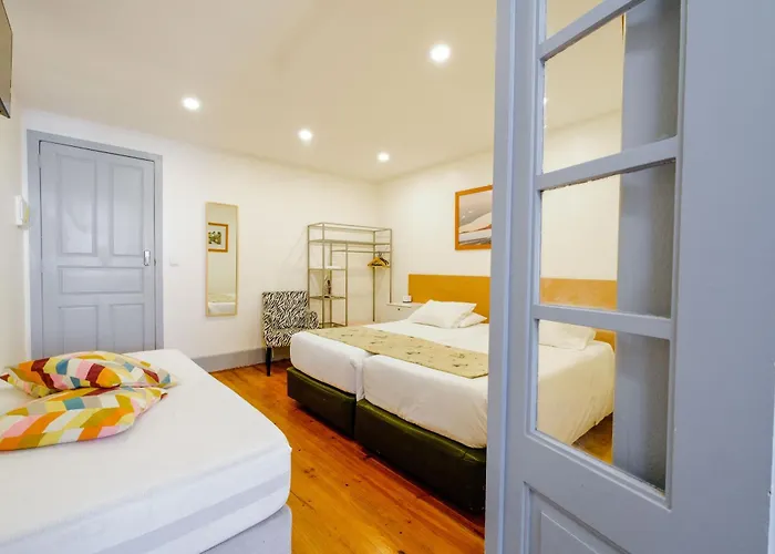 Apartament A Francos Painting Artist 2