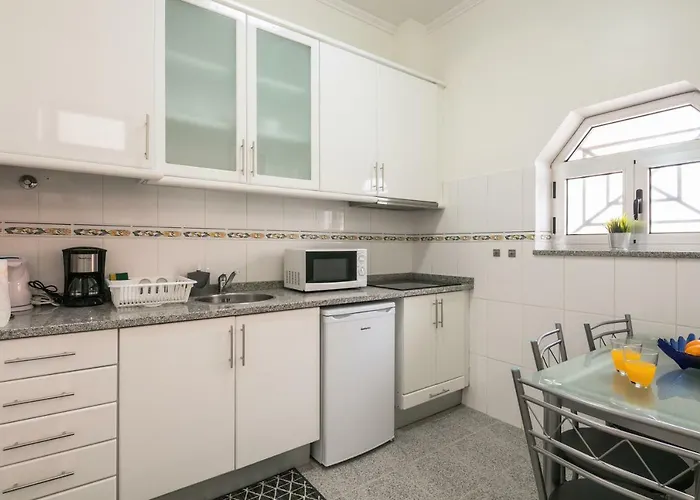 à Francos Painting Artist 2 * Oporto