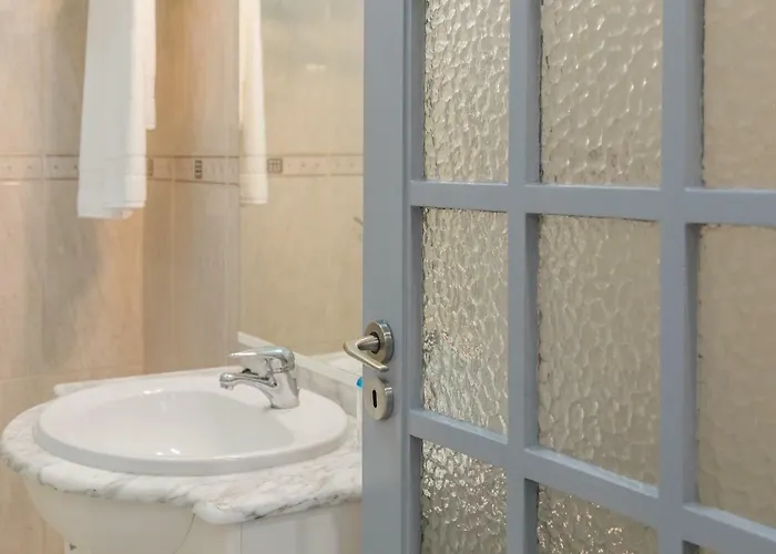 à Francos Painting Artist 2