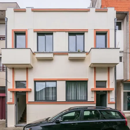 A Francos Painting Artist 2 Apartment