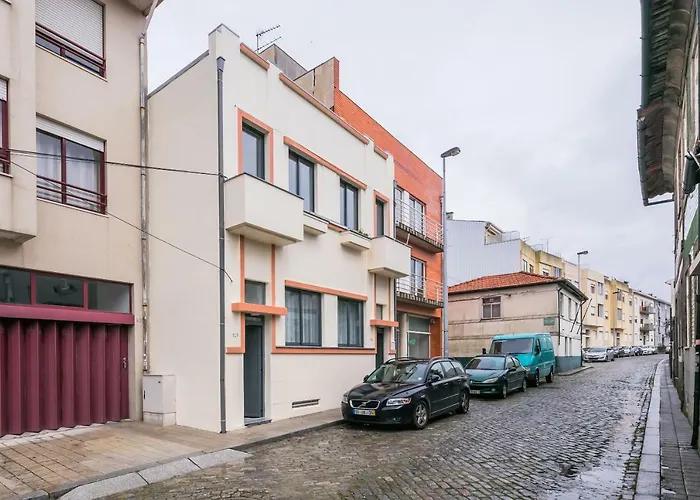 Apartment A Francos Painting Artist 2 *