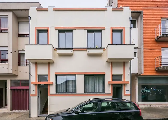 A Francos Painting Artist 2 Apartment